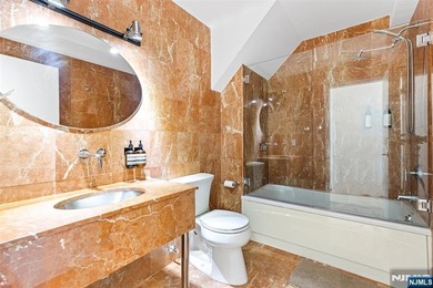 EXPERIENCE REFIND LUXURY & RESORT-LIKE LIVING IN FULLY - photo 35