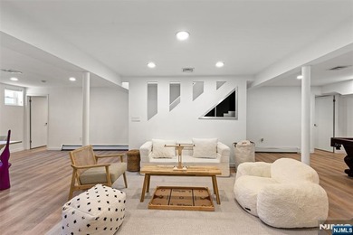 EXPERIENCE REFIND LUXURY & RESORT-LIKE LIVING IN FULLY - photo 37
