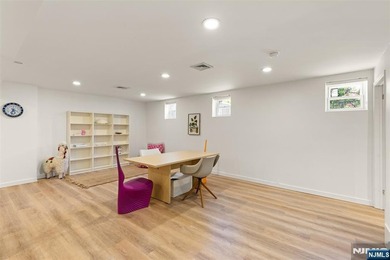 EXPERIENCE REFIND LUXURY & RESORT-LIKE LIVING IN FULLY - photo 38