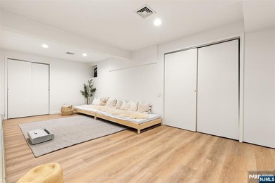 EXPERIENCE REFIND LUXURY & RESORT-LIKE LIVING IN FULLY - photo 40
