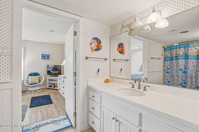 Amazing ocean views and effortless coastal living await in this - photo 9