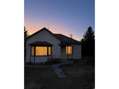 (private lake, pond, creek) Home For Sale in Gunnison Utah