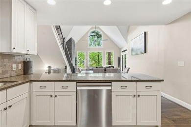 Lakefront living on Lake Arrowhead takes center stage here, with - photo 12