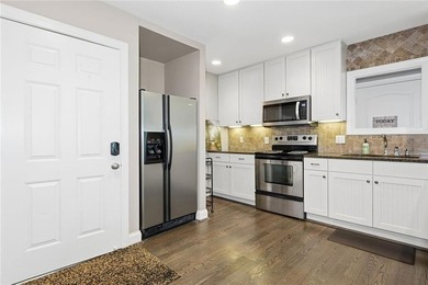 Lakefront living on Lake Arrowhead takes center stage here, with - photo 13