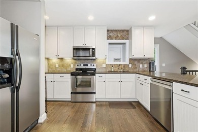 Lakefront living on Lake Arrowhead takes center stage here, with - photo 14