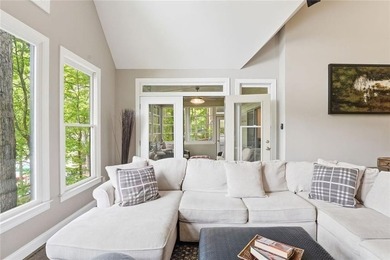 Lakefront living on Lake Arrowhead takes center stage here, with - photo 23