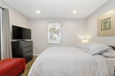 Lakefront living on Lake Arrowhead takes center stage here, with - photo 28
