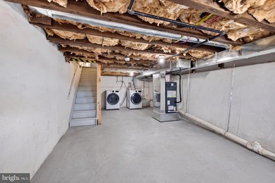City Living at it's Best This totally renovated 2 bedrooms and 2 - photo 30