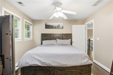 Lakefront living on Lake Arrowhead takes center stage here, with - photo 41