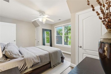 Lakefront living on Lake Arrowhead takes center stage here, with - photo 45