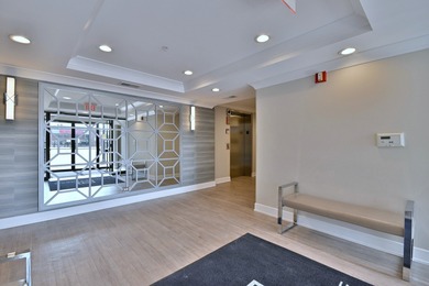 WELCOME TO THIS COZY AND SUNNY CONDO IN THE HEART OF DOWNTOWN