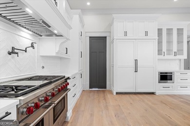 SOPHISTICATED ELEGANCE THROUGHOUT THIS STUNNING NEW CUSTOM - photo 9