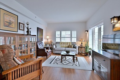 WELCOME TO THIS COZY AND SUNNY CONDO IN THE HEART OF DOWNTOWN