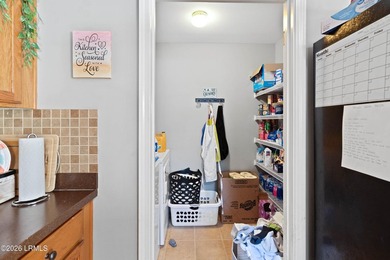 Welcome home to this spacious and beautifully maintained - photo 14