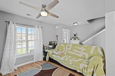 Welcome home to this spacious and beautifully maintained - photo 18