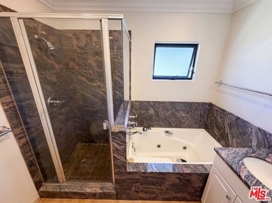 Don't miss 4421 Stanbridge Ave, showcasing fresh interior and - photo 18