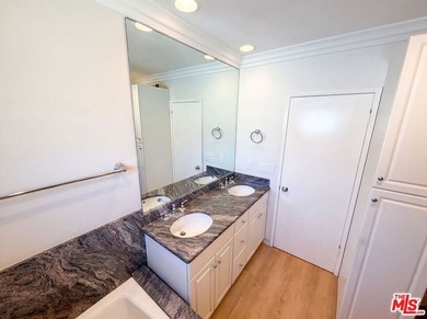 Don't miss 4421 Stanbridge Ave, showcasing fresh interior and - photo 21