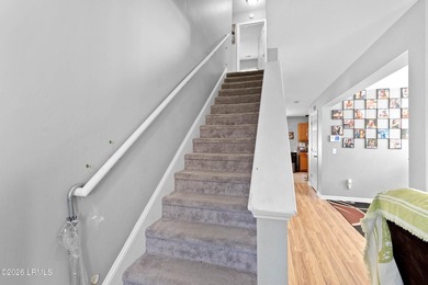 Welcome home to this spacious and beautifully maintained - photo 23
