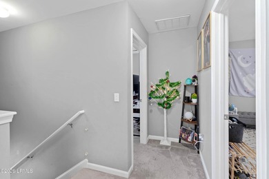 Welcome home to this spacious and beautifully maintained - photo 24