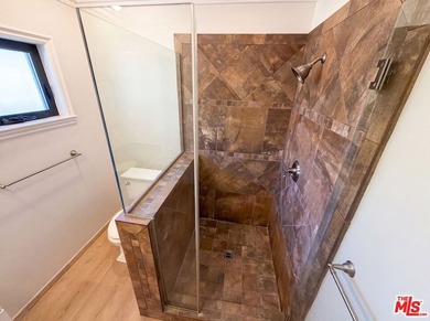 Don't miss 4421 Stanbridge Ave, showcasing fresh interior and - photo 28