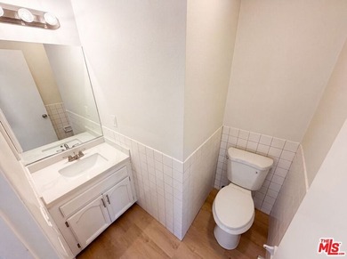 Don't miss 4421 Stanbridge Ave, showcasing fresh interior and - photo 29