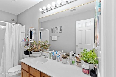 Welcome home to this spacious and beautifully maintained - photo 32