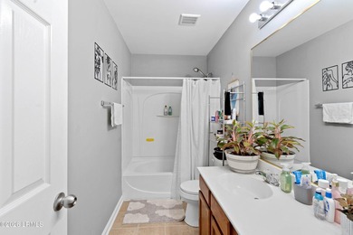 Welcome home to this spacious and beautifully maintained - photo 33