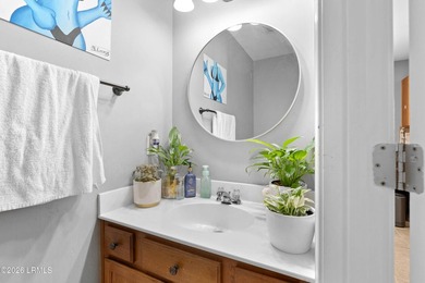 Welcome home to this spacious and beautifully maintained - photo 34