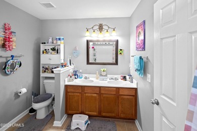 Welcome home to this spacious and beautifully maintained - photo 35