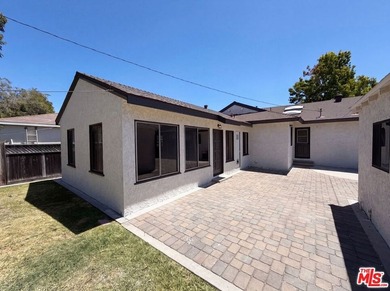 Don't miss 4421 Stanbridge Ave, showcasing fresh interior and - photo 35