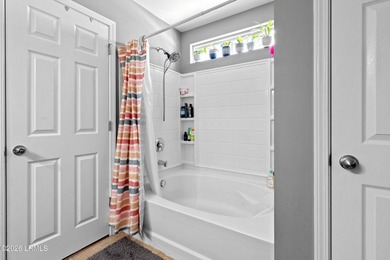 Welcome home to this spacious and beautifully maintained - photo 36