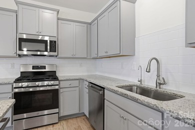 Welcome Home to this BETTER THAN NEW move-in ready townhome in - photo 6