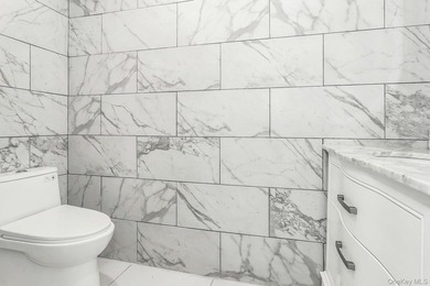 Welcome to your elegant and spacious remodeled, 6+ bedroom, 5 - photo 15