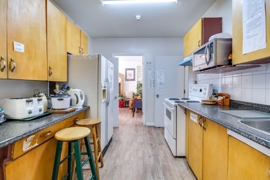 Fantastic Downtown Investment: Prime P2 Zoned Property with - photo 17