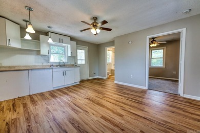 Nestled on 1.7 scenic acres in Hot Springs, Arkansas, this - photo 18