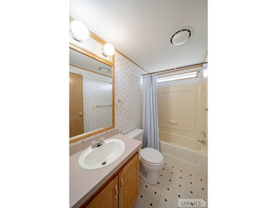 Escape to the peace and privacy of country living with this - photo 26
