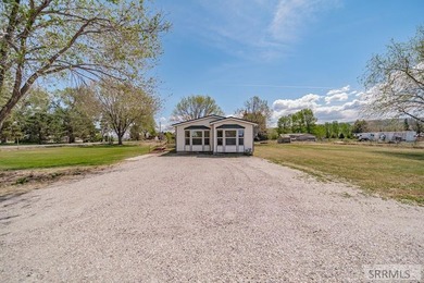 Escape to the peace and privacy of country living with this - photo 34