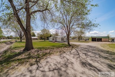 Escape to the peace and privacy of country living with this - photo 35