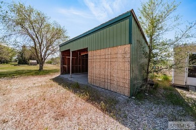 Escape to the peace and privacy of country living with this - photo 38