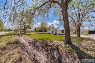 Escape to the peace and privacy of country living with this - photo 43