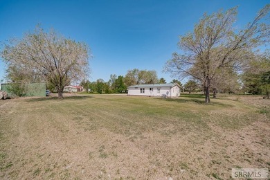 Escape to the peace and privacy of country living with this - photo 44