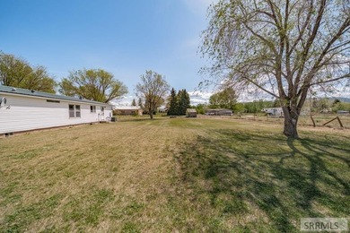 Escape to the peace and privacy of country living with this - photo 46