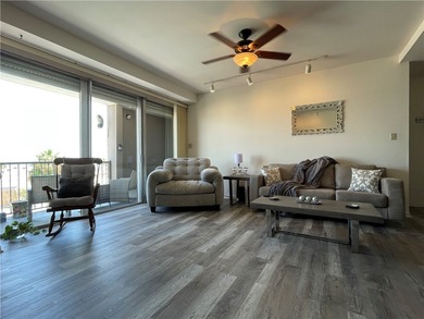 Dreaming of a condo with spectacular views, dream no more! This