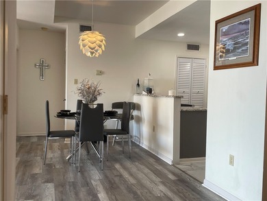 Dreaming of a condo with spectacular views, dream no more! This