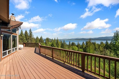 Incredible opportunity to own a well loved lake view home in - photo 3