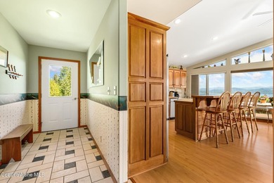 Incredible opportunity to own a well loved lake view home in - photo 10
