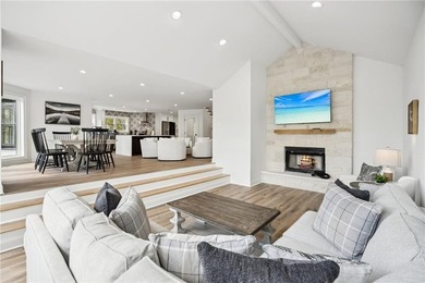 Welcome to The Haven at Bent Tree, a luxurious and fully - photo 17