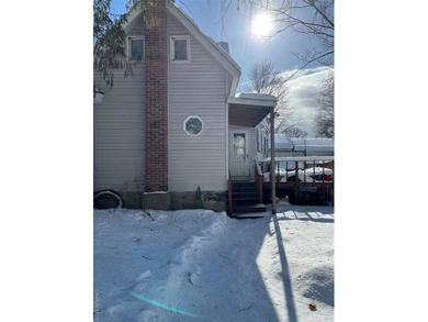 Opportunity knocks at 165 Lake George Ave! This 2-bedroom, 1 - photo 3