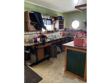 Opportunity knocks at 165 Lake George Ave! This 2-bedroom, 1 - photo 4