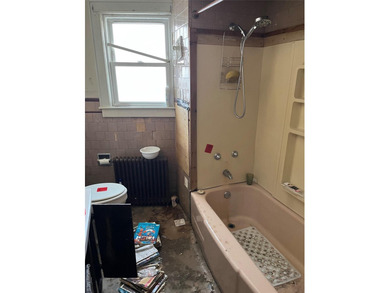 Opportunity knocks at 165 Lake George Ave! This 2-bedroom, 1 - photo 7